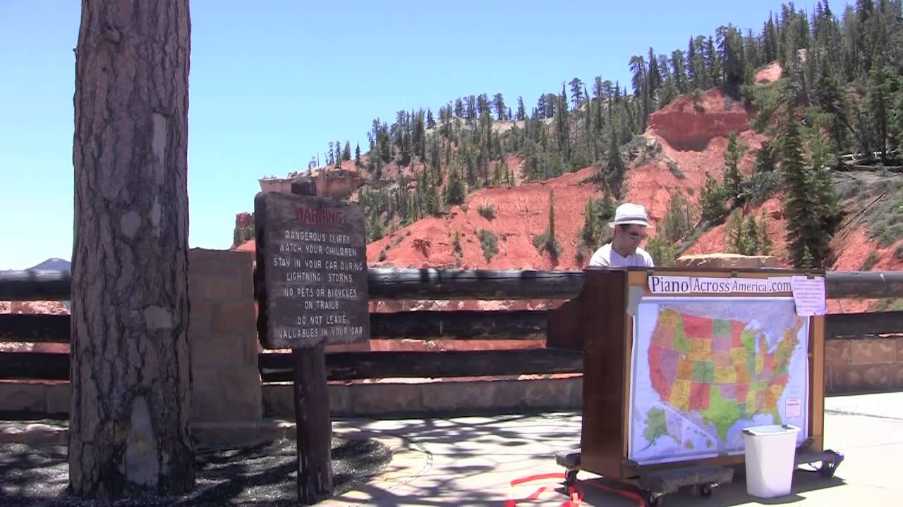 Street Pianist Plays at Bryce Canyon National Park Utah [Piano Around